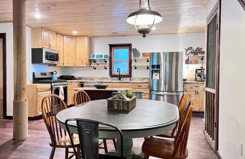 Close to Lake Blue Ridge, Hot Tub, Swing Beds - Foto 32