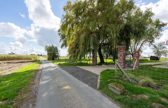 Peaceful Villa With Pond - Photo 37