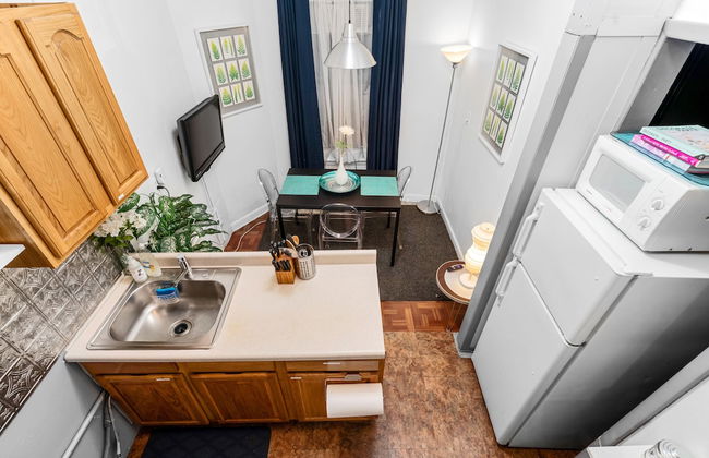 Perfectly Located near Restaurants, Shops, & Sites - Foto 17