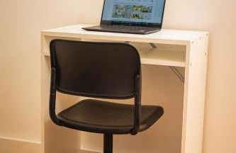 Modern Spacious 2 Bed Apartment Wolverhampton with Free Secure Parking - Photo 11