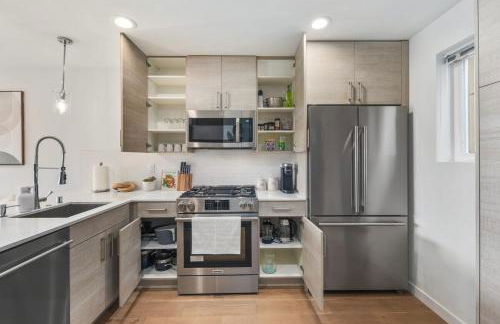 NEW! Central Ballard 3BR Townhome Fits 8 Free Parking AC Family Friendly - Foto 29