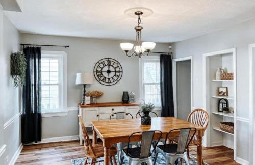 Large 4 Bedroom Home Close to Airport and IX Center - Photo 4