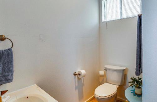 Scenic Riverfront Escape with Sauna in Junction City - Foto 30