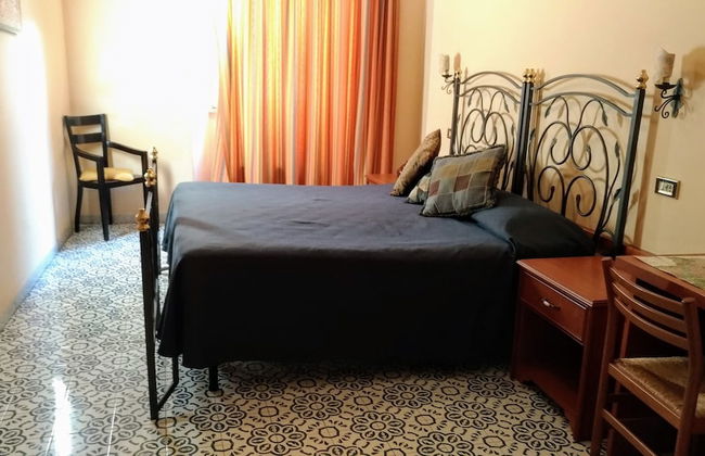 Nicolas Inn - Photo 9