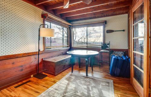 Henderson Cabin with Deck and Scenic Lake Views! - Foto 14