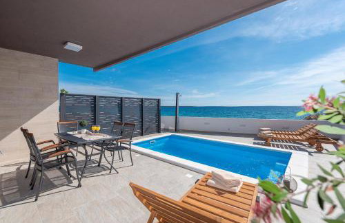 Villa Eni Beachfront apartment with pool - Photo 6