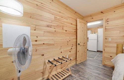 Scenic Evans Hideaway Steps to Lake Huron! - Foto 18