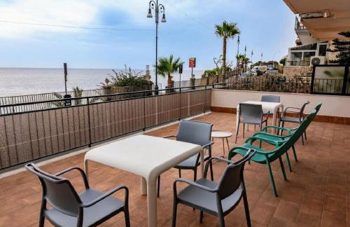 La Terrazza sul Mare Modern Apartment - Foto 3