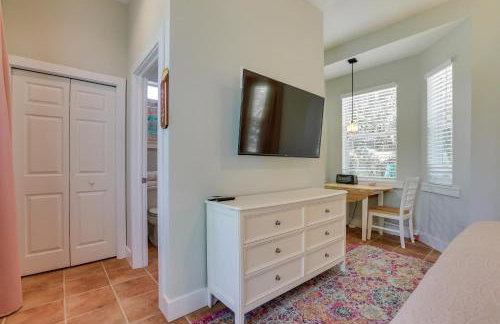 Pool & Hot Tub Access: Riverfront Florida Studio - Photo 11