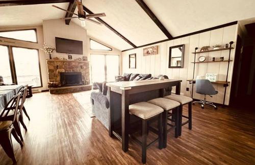 Lakeside Oasis with Kayaks, Hot Tub, & Fire Pit - Foto 2