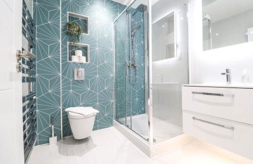 The Kingsmead Loft - Stylish 1BR Top Floor Apt with King or Twin Beds & Free Secure Underground Parking, Central High Wycombe HP13, Sleeps 3 - Foto 35