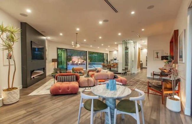 Willow Glen - Hollywood Hills Multi-level Villa With Theater & Pool - Photo 27