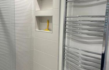 2 Bedroom Flat Bracknell Free Parking - Photo 4