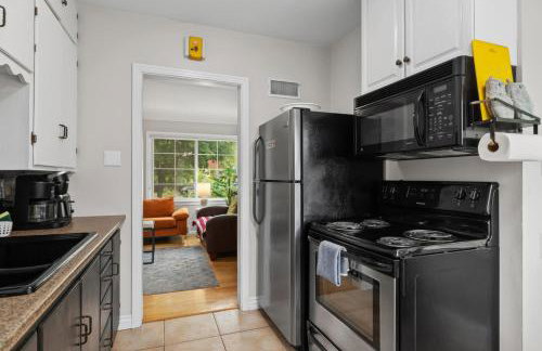 Bo360 Cheerful Home with private HOT TUB - Foto 20