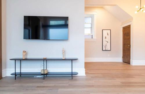 Gorgeous 5BR Storefront Home ABODEbucks - Foto 19