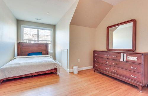 Modern 3BR Townhome | 3 Mi to Dulles and Reston TC - Foto 16