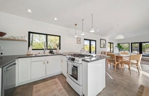 Palm Springs Haven - Pool, Hot Tub & Mountain Views - Foto 40