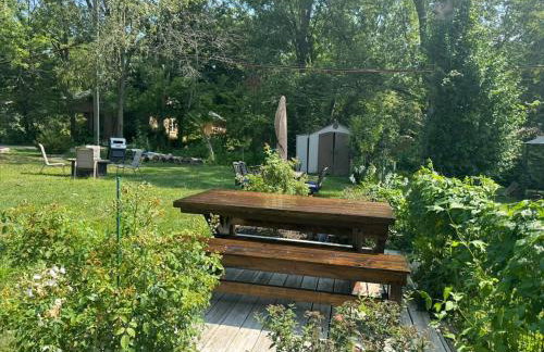 Downtown Whitestown with King Suite and Pool - Foto 32