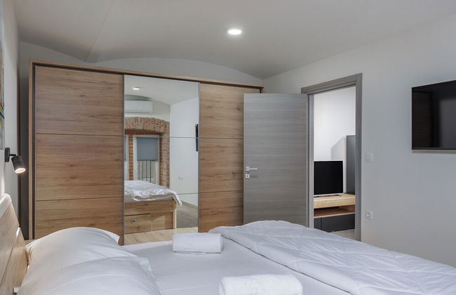 Rijeka City Vibes Apartment - Photo 4