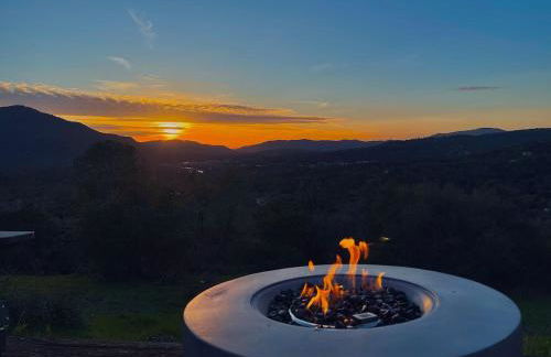 Relax Under the Stars, Best view in town , Yosemite House with Firepit, Hot Tub, Game Room & Pool table - Foto 3