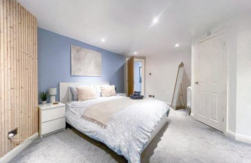 Luxury Private Apartments - Close to Town Centre - Photo 8