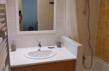 Appartement Hauteurs Super Besse - 4 personnes -Piscine & Garage - Photo 10