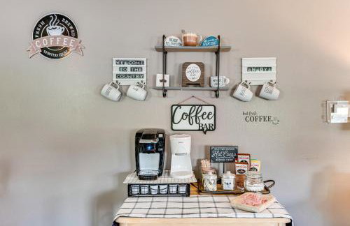 Steps to Crystal Lake Spacious Retreat with Views - Foto 10