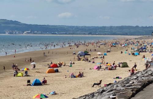Sea Escape The Tardiis Beachfront location Aberavon beach Sea Views Driveway parking - Foto 6
