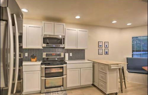 Walk to Tx State 5 beds Firepit Grill - Photo 15