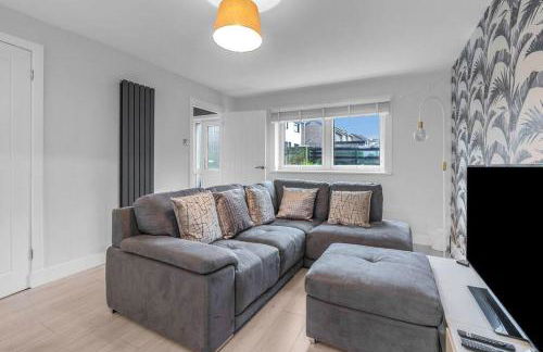West Lothian 5 Beds + car space - Photo 20