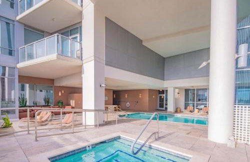 Stylish 1BR HighRise DT, Parking, Pool, Gym, W-D, Golf - Foto 11