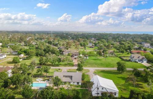 Sprawling estate with private pool and game room and guest house - Foto 38