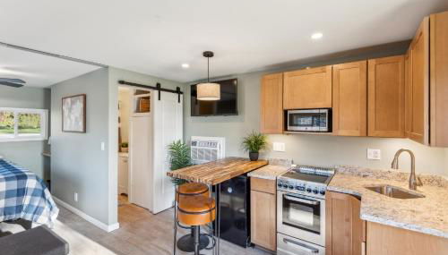 Cozy Lakefront Studio On Long Lake! Home by RedAwning - Foto 4