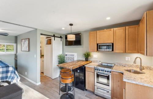 Cozy Lakefront Studio On Long Lake! Home by RedAwning - Foto 4