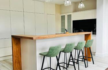 Modern 5 Bed 3 Bath House - Photo 25