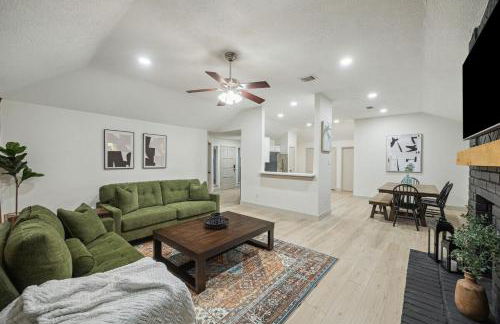 Sunny Door Escape - Entire House in Richmond TX with Cowboy Pool - Foto 16