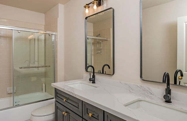 Newly Remodeled Suburban House - Foto 34