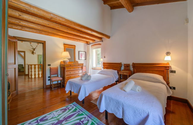 Alberta's Liberty House With Pool - Photo 3