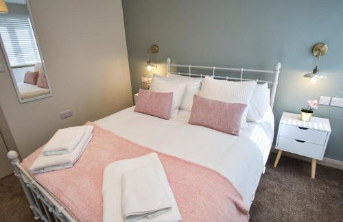 Spacious 4 Bed House Sleeps 6 Parking Garden in Loughborough - Foto 13