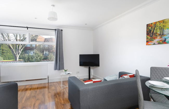 Skyvillion - Enfield 4bed House W Garden & Parking - Photo 32