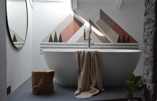 Mountain Suite with tub and view, Alpine design - Photo 1