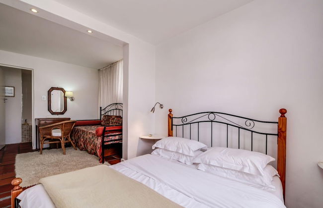 Camps Bay Holiday Apartment w Private Pool CBT Palm Suite - Photo 19