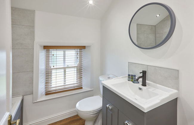 Host Stay Dunsley Chapel - Photo 34