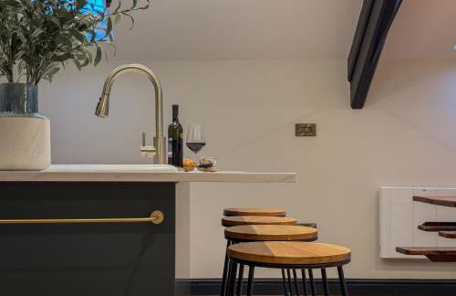 Converted Welsh Sunday School with Sea View & Garden on Anglesey - Dog Friendly - Photo 3