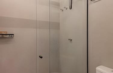 Studio Premium com Rooftop e Piscina com vista para a Baia de Todos os Santos, Portaria 24 Hr, Estacionamento, Wi-fi rápido 433Mpbs, Cozinha Compacta, Localização privilegiada próximo à praia e ao Farol da Barra - Foto 8