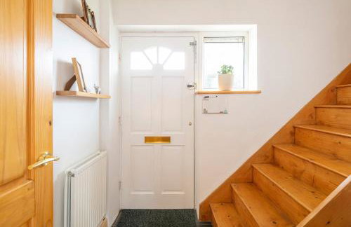 Relaxing Birdsong 4 Bedroom House - Photo 9