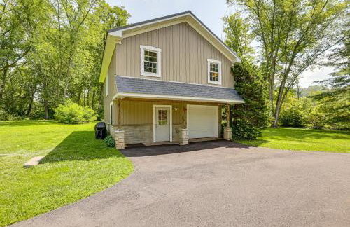 Walk to River Couples Retreat in Kintnersville! - Foto 23