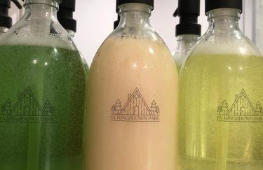 Escape to a Clifftop Chalet with pool and tennis onsite - 1A Kingsdown Holiday Park - Foto 4