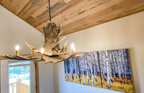 New! Beautiful, Spacious Modern Home on a Large Acreage - Peaks & Prairies Retreat - Foto 33