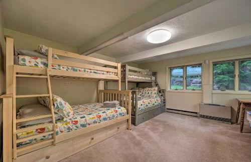 House with Balcony about 5 Mi to Cranmore Resort! - Photo 28